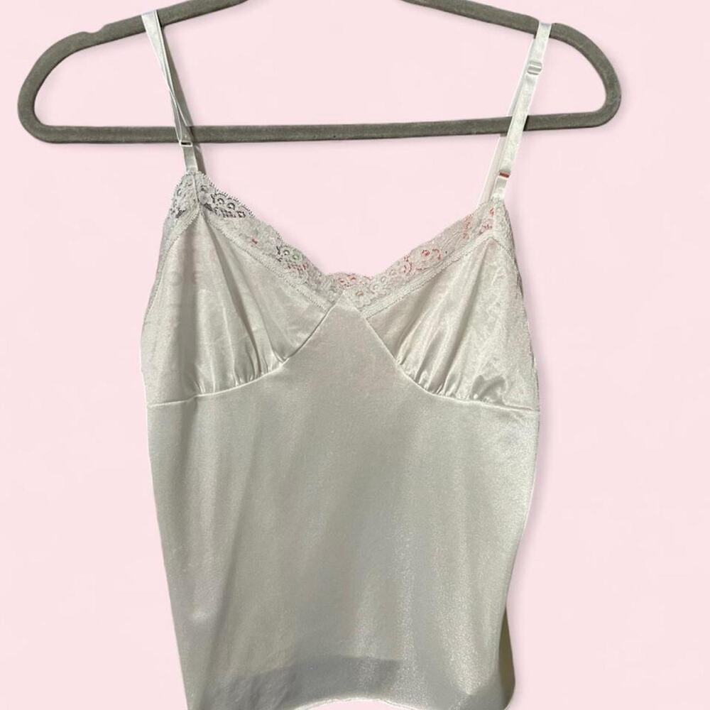 Small Vintage white lace edged short nylon satin cami top in excellent condition